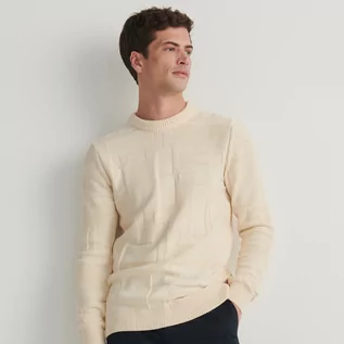 Swetry męskie - Reserved - Sweter ze strukturalnej dzianiny - Beżowy - grafika 1