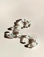 Kolczyki - Szklana nausznica z białym kwiatem Sweets - miniaturka - grafika 1