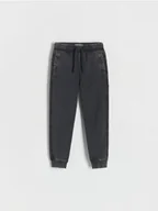 Spodnie i spodenki dla chłopców - Reserved - Bawełniane joggery - czarny - miniaturka - grafika 1