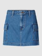 Spódnice - Spódnica jeansowa z kieszeniami cargo - miniaturka - grafika 1