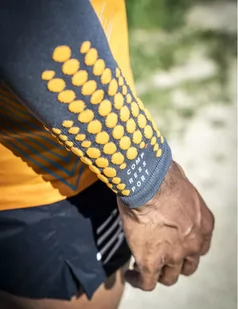 COMPRESSPORT Rękawki kompresyjne ARMFORCE ULTRALIGHT magent/ autumn glory - Ściągacze i opaski sportowe - miniaturka - grafika 3