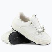 Buty sportowe damskie - Białe buty sportowe z łańcuszkiem - miniaturka - grafika 1