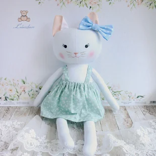 Kotek Lena przytulanka w spódniczce w miętowej kwiatuszki - Maskotki i pluszaki - miniaturka - grafika 1