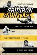 Książki o sporcie obcojęzyczne - Rowman & Littlefield Publishing Group In Gridiron Gauntlet - Andy Piascik - miniaturka - grafika 1