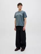 Koszulki męskie - Jack & Jones Koszulka "Almeria" w kolorze niebieskim - miniaturka - grafika 1