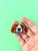 Broszki - Broszka Beagle, ręcznie haftowana koralikami - miniaturka - grafika 1