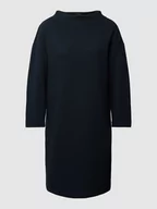 Sukienki - Sukienka o długości do kolan z dekoltem w łódkę model ‘Wasene’ - miniaturka - grafika 1