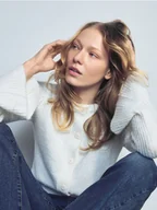 Swetry damskie - Reserved - Kardigan z falbaną - złamana biel - miniaturka - grafika 1