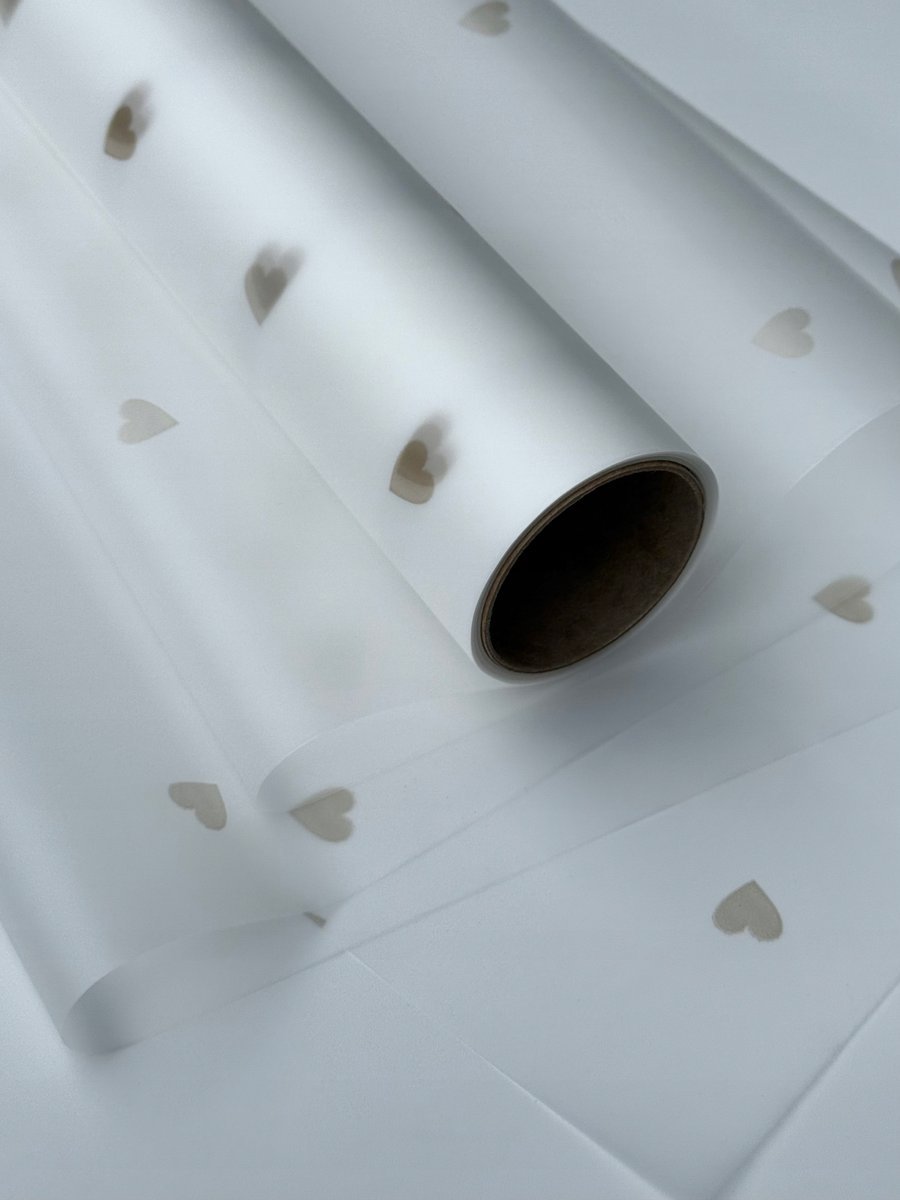 Folia matowa do pakowania ze wzorem SERDUSZKA Przezroczysty + złoto 50cm 9m