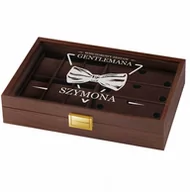 Pudełka i szkatułki - Szkatułka brązowa na zegarki i okulary z grawerem dla gentlemana na i - miniaturka - grafika 1