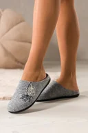 Kapcie damskie - Szare kapcie damskie Inblu obuwie domowe z wyjmowaną wkładką kwiaty na cholewce TU999969 - miniaturka - grafika 1