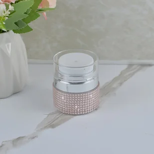 TEMU Pojemnik podróżny na kremy i balsamy z pompką próżniową 15 ml z dekoracją ze sztucznymi kamieniami - plastikowy, bez zapachu - Pozostałe akcesoria kosmetyczne - miniaturka - grafika 1