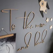 Wyposażenie pokoiku dziecięcego - Drewniany Napis na ścianę To The Moon And Back - miniaturka - grafika 1