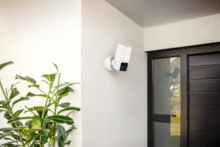 Eve Outdoor Cam kamera zewnętrzna (biała) HomeKit - Systemy inteligentnych domów - miniaturka - grafika 5