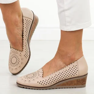 Beżowe ażurowe czółenka damskie na koturnie Vinceza 58471 - Czółenka - miniaturka - grafika 1