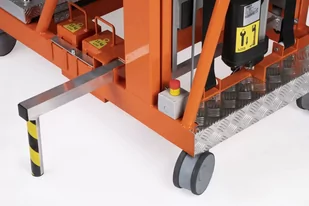 Podnośnik osobowy (udźwig: 120 kg, wymiary platformy: 48x69 cm, maks. wysokość robocza: 490 cm) 00081563 - Wózki magazynowe - miniaturka - grafika 3