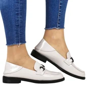 Mokasyny damskie - DAMSKIE SKÓRZANE MOKASYNY ZE SPRZĄCZKĄ PÓŁBUTY WSUWANE NA PŁASKIEJ PODESZWIE 18107 BEŻOWE LAKIEROWANE - miniaturka - grafika 1