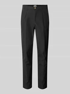 Chinosy o kroju tapered fit z zakładkami w pasie - Spodnie męskie - miniaturka - grafika 1