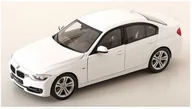 Samochody i pojazdy dla dzieci - Welly Bmw 335I F30 2011 White 1:18 18043Wh - miniaturka - grafika 1