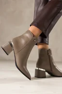 Botki damskie - Ciemnobeżowe botki damskie na szerokim klocu ze srebrną ozdobą na cholewce stalowe kółeczko Casu D25WX1-T - miniaturka - grafika 1