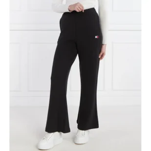 Tommy Jeans Spodnie dresowe BADGE WIDE EXT | flare fit - Dresy damskie - miniaturka - grafika 1