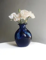 Wazony i flakony - Wazonik z ciemnym szkliwem - miniaturka - grafika 1