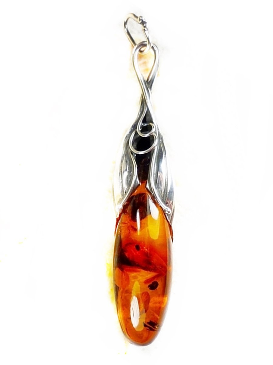 Wisiorek srebrny z bursztynem, handmade 640-1