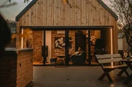 Czasopisma - Relaksujący pobyt w CHILL HOUSE pod Warszawą - miniaturka - grafika 1