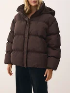 Kurtki damskie - Reserved - Pikowana kurtka z kapturem - ciemnobrązowy - miniaturka - grafika 1