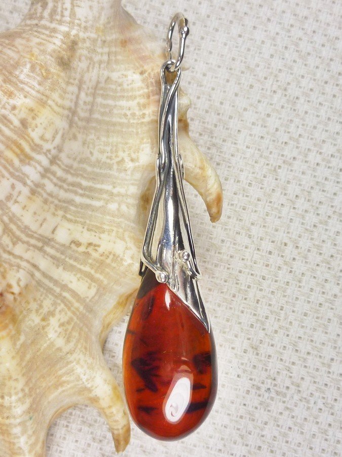 Wisiorek srebrny z bursztynem, handmade 611-56