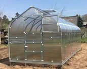 Szklarnie ogrodowe - Szklarnia KLASIKA STANDART 15 (2,5 x 6 m) z fundamentem, poliwęglanem 6 mm i włazami dachowymi z automatycznymi otwieraczami. - miniaturka - grafika 1