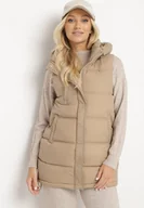 Kamizelki damskie - Ciemnobeżowa Kamizelka Pikowana z Ozdobnym Suwakiem z Kapturem Fortisse - miniaturka - grafika 1