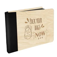Albumy fotograficzne - Drewniany MINI FOTO ALBUM na zdjęcia PACK YOUR BAGS NOW z grawerowaną okładką z czarnymi kartami  album podróżniczy z plecakiem - miniaturka - grafika 1
