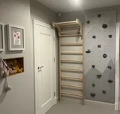 Wyposażenie pokoiku dziecięcego - Ścianka wspinaczkowa „Górska Szarość" - miniaturka - grafika 1