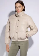 Kurtki damskie - Damska kurtka typu puffer z ekoskóry jasny beż XXL - miniaturka - grafika 1