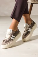 Półbuty damskie - Brązowe sneakersy skórzane damskie buty sportowe na platformie z białymi i beżowymi wstawkami sznurowane PRODUKT POLSKI Casu M8763H6 - miniaturka - grafika 1