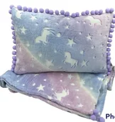 Koce i narzuty dla dzieci - 100 x 120 Komplet kocyk poduszka Jednorożec świecący - miniaturka - grafika 1