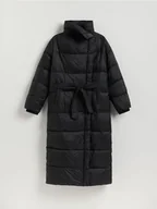 Płaszcze damskie - Reserved - Pikowany płaszcz z paskiem - czarny - miniaturka - grafika 1