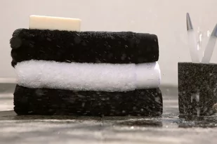 Naf Naf Ręcznik Random Black - Ręczniki - miniaturka - grafika 1