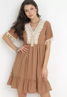 Sukienki - Brązowa Rozkloszowana Sukienka Mini z Gumką w Pasie i Ozdobnym Dekoltem Lilinia - miniaturka - grafika 1