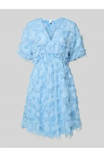 Sukienka koktajlowa o długości do kolan z dekoltem w serek model PAZYLLA - YAS - Sukienki - miniaturka - grafika 1