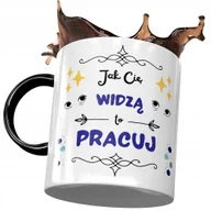 Kubki - Kubek Czarny Śmieszny Jak Cię Widzą To Pracuj z Nadrukiem ze Zdjęciem + Opakowanie na prezent (wzór 02) - miniaturka - grafika 1