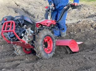 CEDRUS TJ02 TRAKTOREK TRAKTOR JEDNOOSIOWY MIKROCIĄGNIK GLEBOGRYZARKA DZIK WOM JANSEN AGRO BCS PASQUALI GRILLO MURATORI - EWIMAX - OFICJALNY DYSTRYBUTOR - AUTORYZOWANY DEALER CEDRUS - Ciągniki jednoosiowe - miniaturka - grafika 46