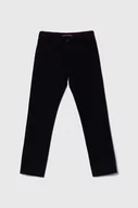 Spodnie i spodenki dla chłopców - Guess spodnie kolor granatowy gładkie - miniaturka - grafika 1
