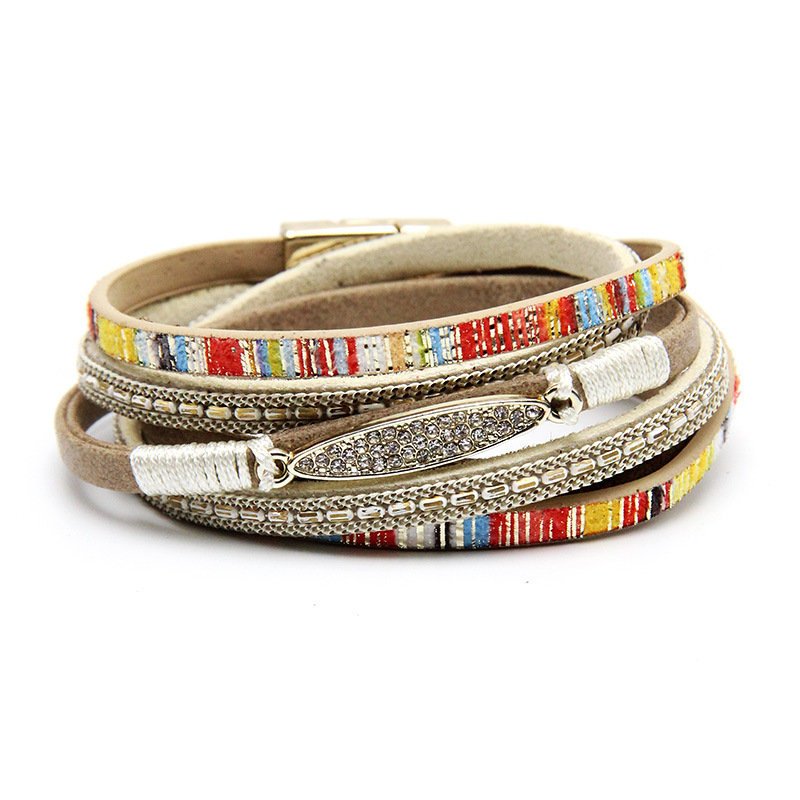 Bransoletka BOHO damska khaki z zawieszką piórkiem i magnesem 19,5 cm