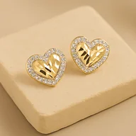 Kolczyki - Kolczyki serca z cyrkoniami – Złoty blask i elegancja - miniaturka - grafika 1