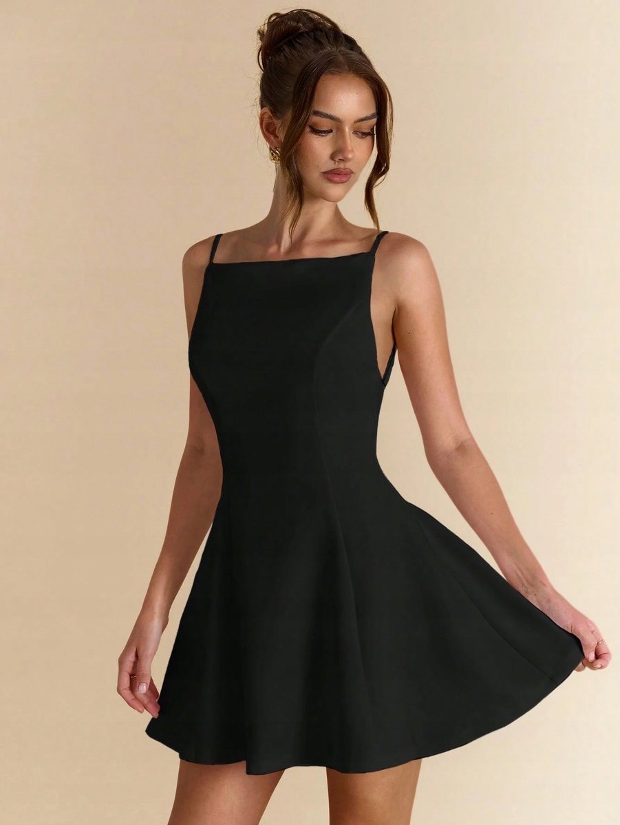 SHEIN CZARNA ROZKLOSZOWANA SUKIENKA NA RAMIĄCZKACH MINI S 11LA