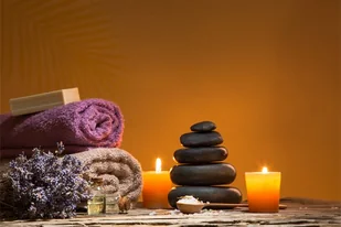 Masaż aromaterapeutyczny świecą w Rudzie Śląskiej - Czasopisma - miniaturka - grafika 1