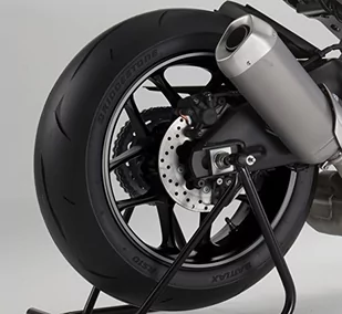 Puig 4542P pasek 6 m, z aplikatorem, kolor srebrny - Akcesoria motocyklowe - miniaturka - grafika 1