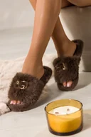 Kapcie damskie - Brązowe kapcie damskie obuwie domowe futrzane ze złotą ozdobą Casu 3334-8 - miniaturka - grafika 1